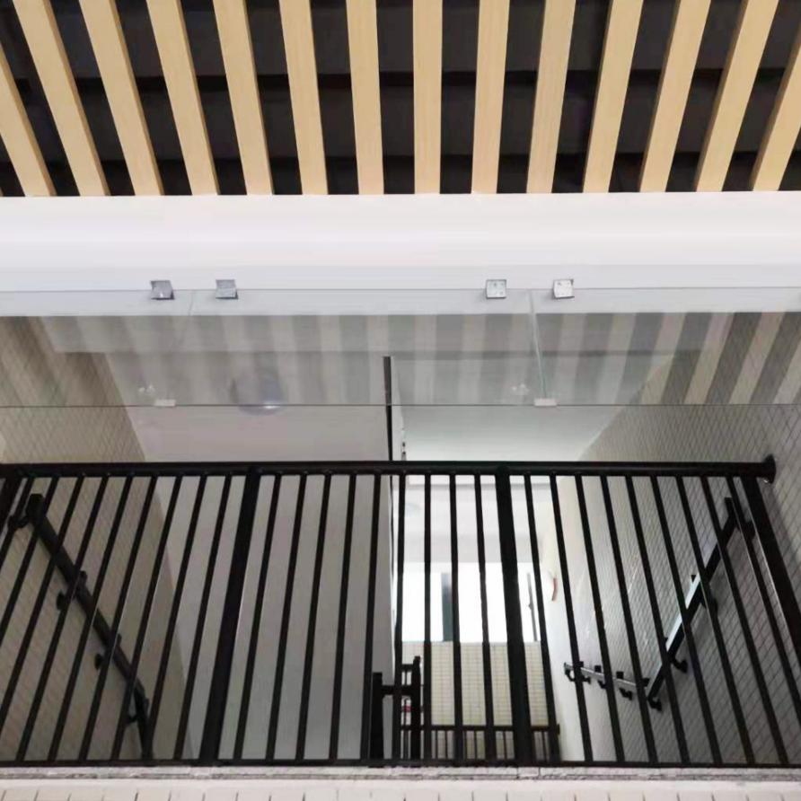 固定剛性防火玻璃擋煙垂壁怎么樣？