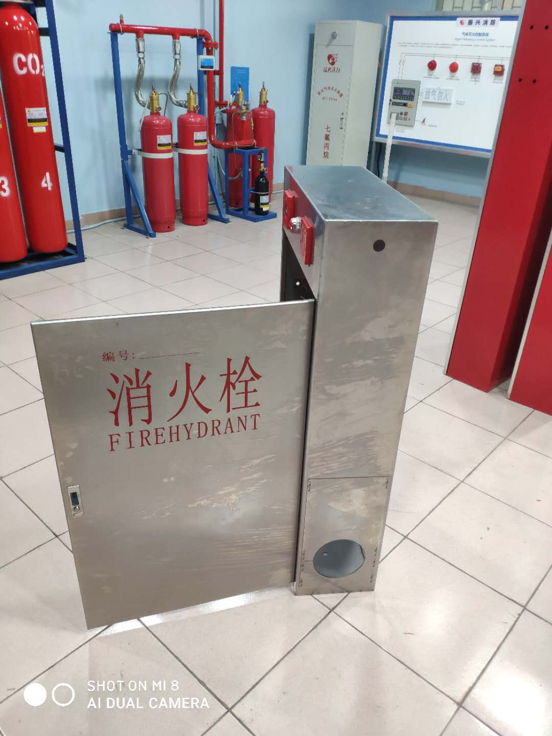 消火栓箱SG24C65Z-J內一般配備什么？怎么購買(mǎi)消火栓箱？