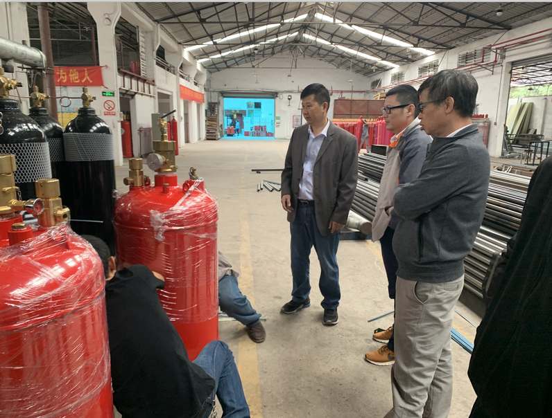 公司員工學(xué)習外貯壓七氟丙烷滅火系統制造工藝